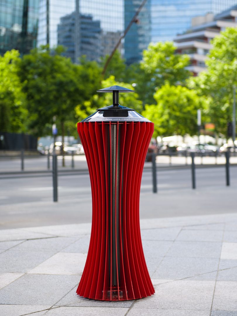 Photo du Cy-Clopeur C32 rouge en ville