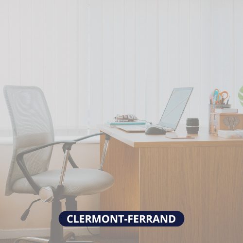 Image d'un bureau avec ordinateur
