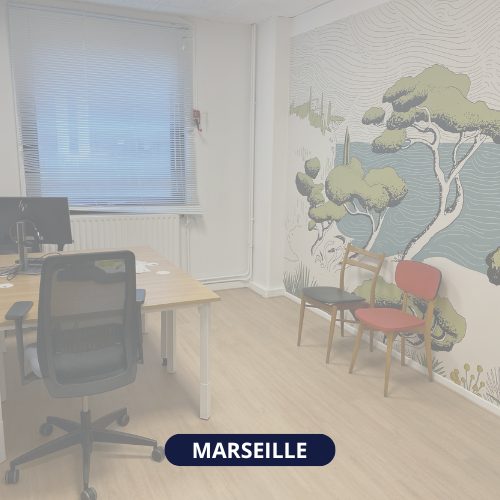 Image d'un bureau et une chaise roulante