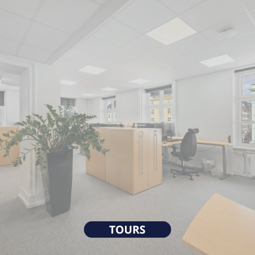 Image d'un open space avec plusieurs bureaux (1)
